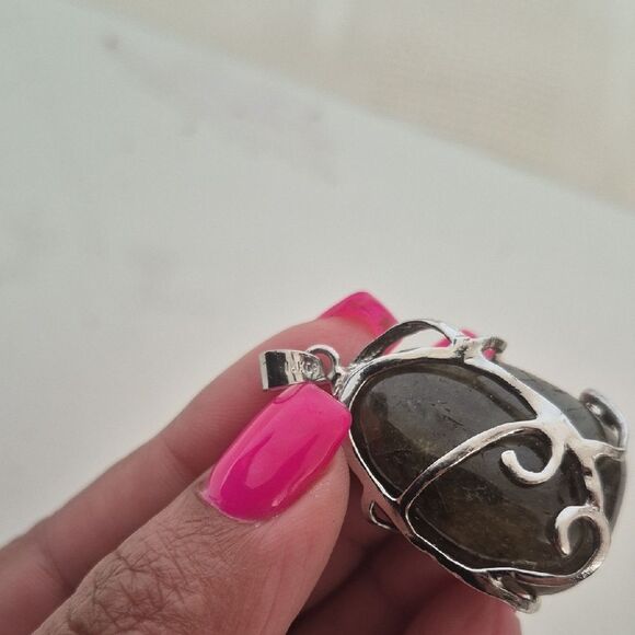 Labradorite Pendant Necklace in Silver Setting 18K GP - Picture 2 of 16